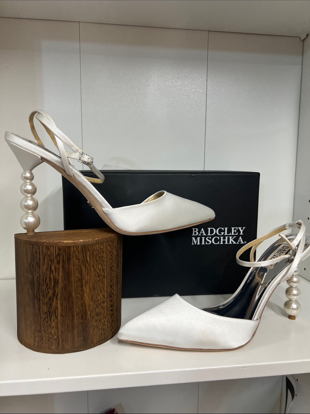 🔥🔥 Badgley Mischka Indie Pearl Pumps new size 11